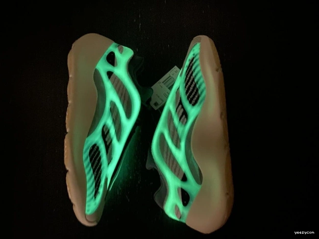 Fade ID1674 Yeezy V3 700 Salt Adidas 0924